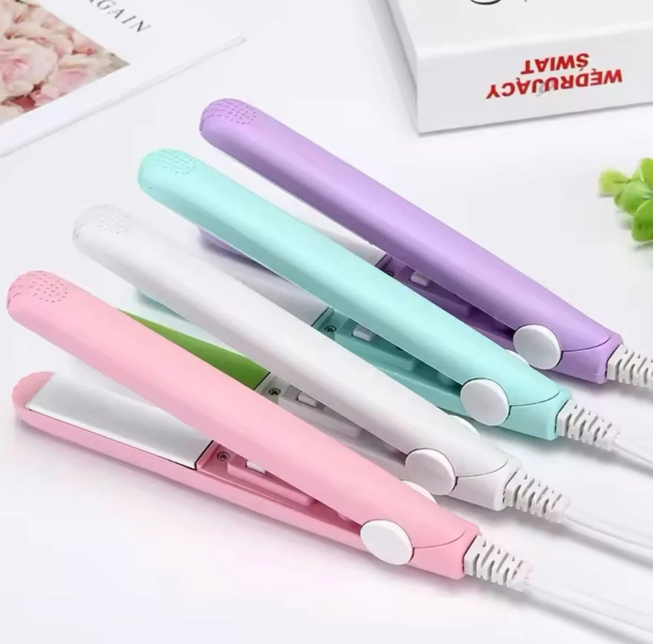 Portable Mini Hair Straightener for Women – USB Rechargeable Compact Flat Iron for Travel & Quick Styling